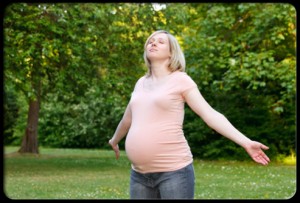 pregnancy-exercises-s10-photo-of-pregnant-woman-in-park